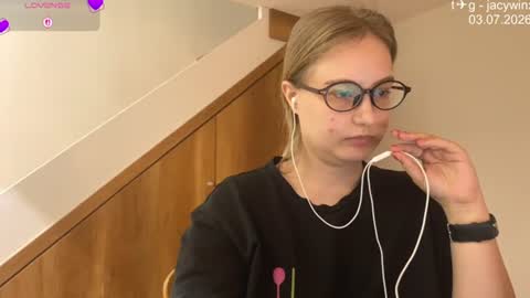 jacywinslat online show from July 3, 9:05 am