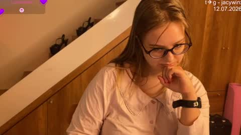jacywinslat online show from July 12, 9:11 am