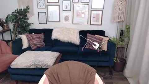 Jade online show from February 19, 9:25 pm