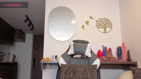 Jade online show from March 9, 1:59 pm