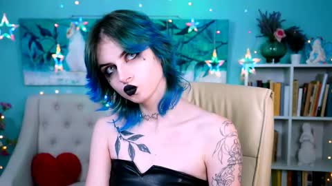 jade_castle online show from December 28, 8:37 am