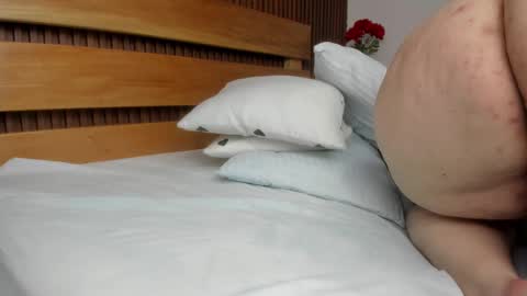 Snapshot of jade_cruz20 chatting on January 15, 6:40 pm jade_cruz20 online show from January 15, 6:40 pm