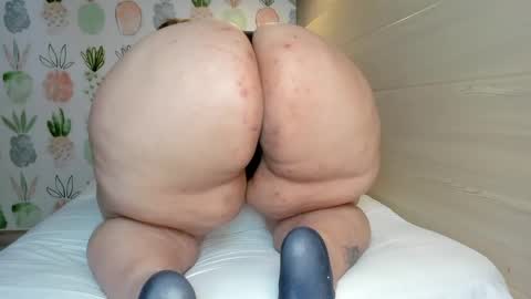 Snapshot of jade_cruz20 chatting on January 24, 2:51 pm jade_cruz20 online show from January 24, 2:51 pm