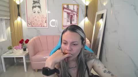 Snapshot of jade_jones_a chatting on October 21, 3:07 am Jade online show from October 21, 3:07 am