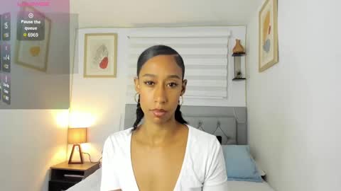 Snapshot of jade_obi chatting on February 10, 2:48 pm Jade smile online show from February 10, 2:48 pm