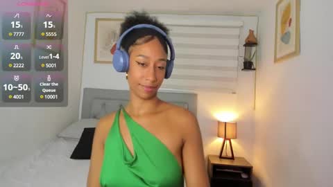 Snapshot of jade_obi chatting on February 24, 3:31 pm Jade smile online show from February 24, 3:31 pm