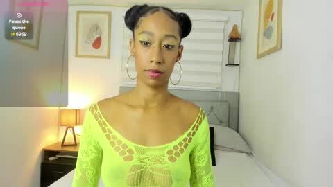 Snapshot of jade_obi chatting on March 5, 2:56 pm Jade smile online show from March 5, 2:56 pm