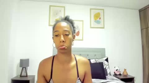 Snapshot of jade_obi chatting on September 12, 2:28 pm Jade smile online show from September 12, 2:28 pm