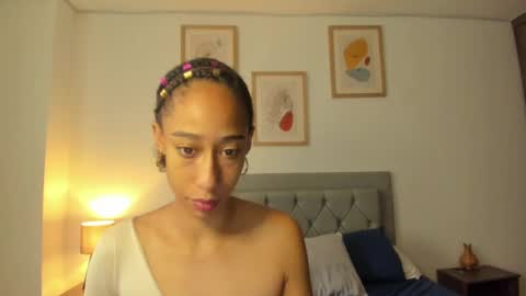 Snapshot of jade_obi chatting on October 21, 3:13 pm Jade smile online show from October 21, 3:13 pm