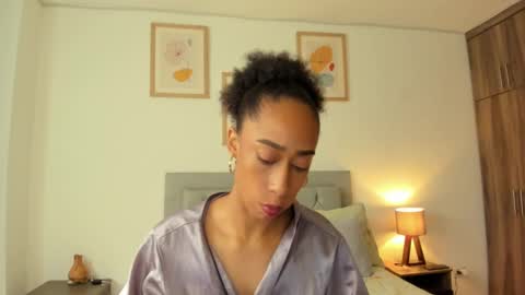 Snapshot of jade_obi chatting on October 25, 3:18 pm Jade smile online show from October 25, 3:18 pm