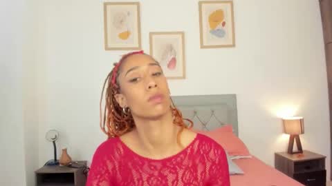 Snapshot of jade_obi chatting on November 6, 2:51 pm Jade smile online show from November 6, 2:51 pm