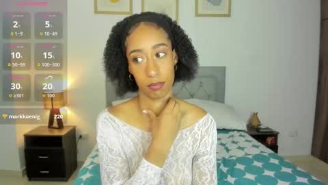 Snapshot of jade_obi chatting on December 17, 2:45 pm Jade smile online show from December 17, 2:45 pm