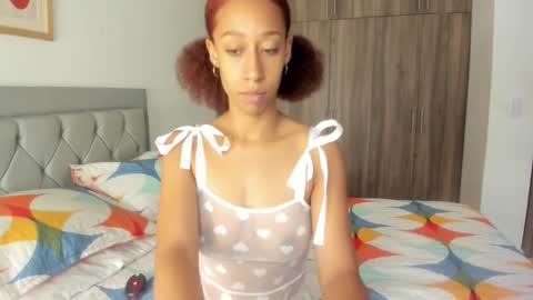 Snapshot of jade_obi chatting on January 9, 3:15 pm Jade smile online show from January 9, 3:15 pm