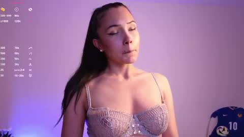 Snapshot of jade_paris chatting on June 15, 5:15 pm Jade Paris online show from June 15, 5:15 pm