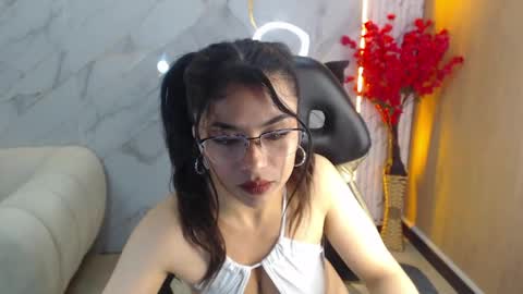 Snapshot of jade_tf chatting on May 17, 1:29 pm Jade online show from May 17, 1:29 pm