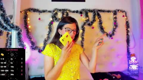 jade white  online show from December 23, 12:30 pm