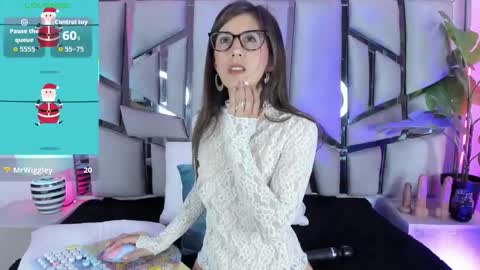 jade white  online show from December 1, 1:27 pm