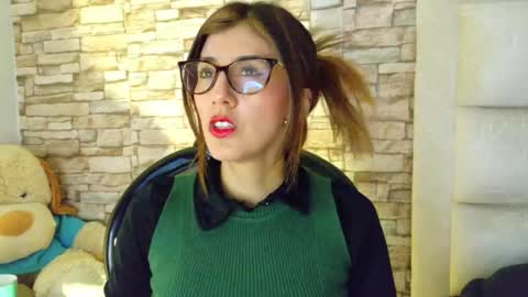 jade white  online show from May 29, 12:58 pm