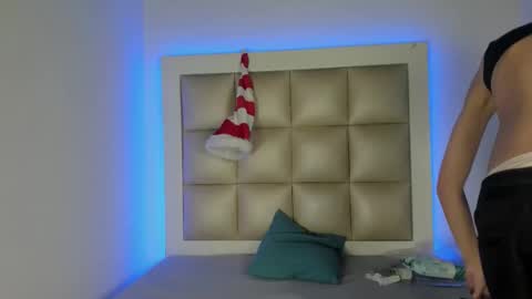 Snapshot of jadeestudios chatting on December 4, 8:56 am jadeestudios online show from December 4, 8:56 am