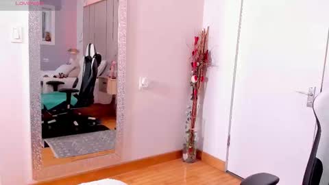 Jadeh online show from November 25, 1:00 pm