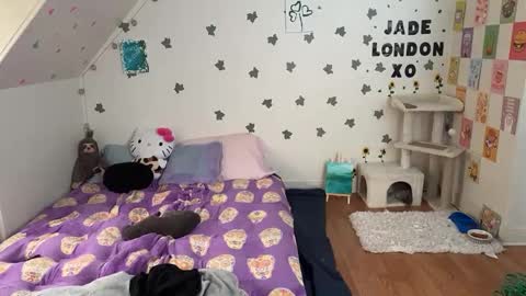 Jade online show from March 6, 8:16 pm