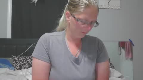 Snapshot of jadeluv chatting on October 2, 1:01 am JadeLuv online show from October 2, 1:01 am