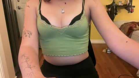 Snapshot of jadestarss chatting on November 13, 1:48 am Jade 3 online show from November 13, 1:48 am