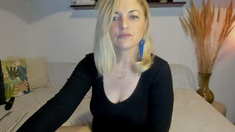 Snapshot of jadore_able82 chatting on May 14, 1:56 am elena online show from May 14, 1:56 am