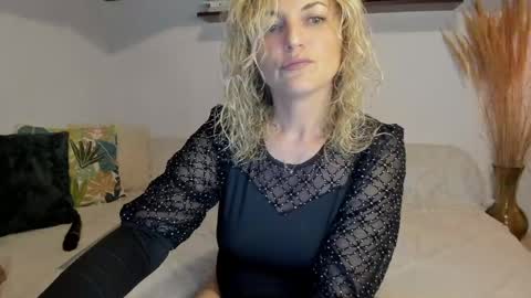 Snapshot of jadore_able82 chatting on May 17, 1:58 am elena online show from May 17, 1:58 am