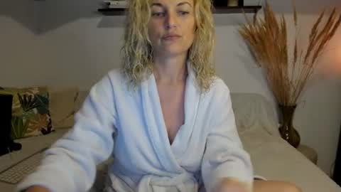 Snapshot of jadore_able82 chatting on July 5, 1:34 am elena online show from July 5, 1:34 am