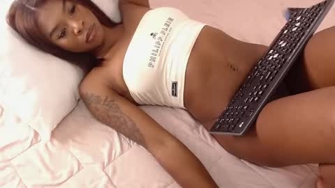 Snapshot of jahzzara chatting on April 25, 9:34 pm jahzzara online show from April 25, 9:34 pm