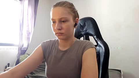 jaimeeosendorf online show from April 4, 11:40 am