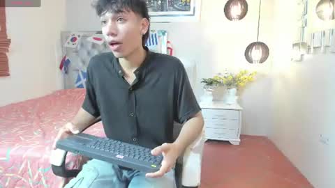 Snapshot of jake_falcon chatting on June 19, 11:25 am jake_falcon online show from June 19, 11:25 am