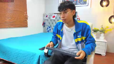 Snapshot of jake_falcon chatting on June 25, 11:26 am jake_falcon online show from June 25, 11:26 am