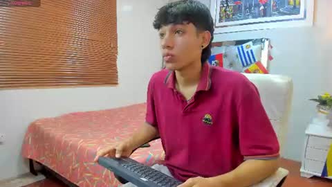Snapshot of jake_falcon chatting on July 17, 11:28 am jake_falcon online show from July 17, 11:28 am