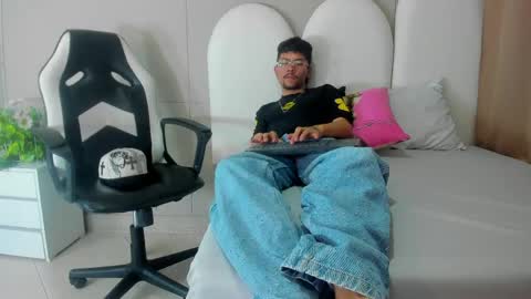Snapshot of jake_miller__ chatting on April 28, 7:41 pm Jake online show from April 28, 7:41 pm