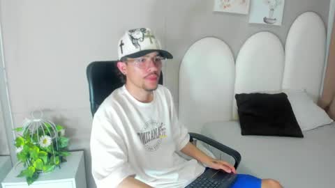 Snapshot of jake_miller__ chatting on April 30, 9:08 pm Jake online show from April 30, 9:08 pm