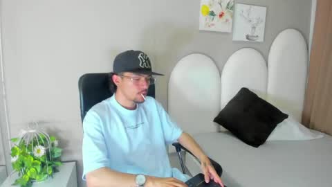 Snapshot of jake_miller__ chatting on May 1, 7:18 pm Jake online show from May 1, 7:18 pm