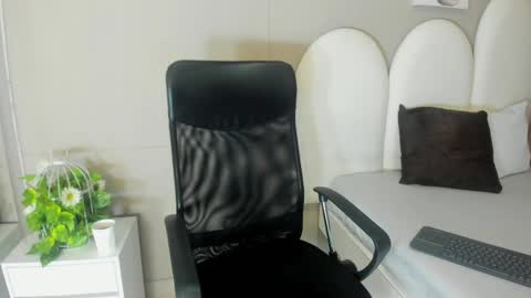 Snapshot of jake_miller__ chatting on May 6, 7:19 pm Jake online show from May 6, 7:19 pm