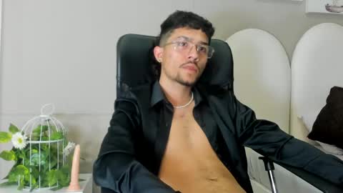 Snapshot of jake_miller__ chatting on May 21, 10:39 pm Jake online show from May 21, 10:39 pm