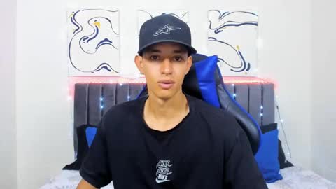 Hi guys im new 3 online show from December 2, 7:05 pm