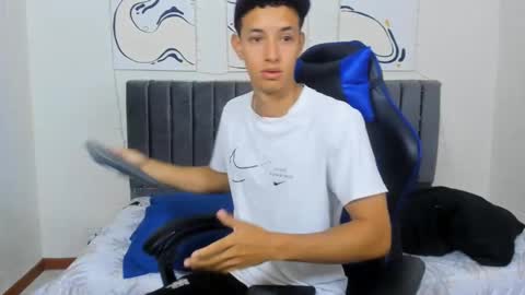 Hi guys im new 3 online show from December 7, 4:36 pm