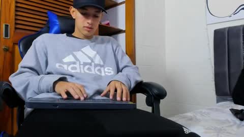 Hi guys im new 3 online show from February 22, 3:58 pm