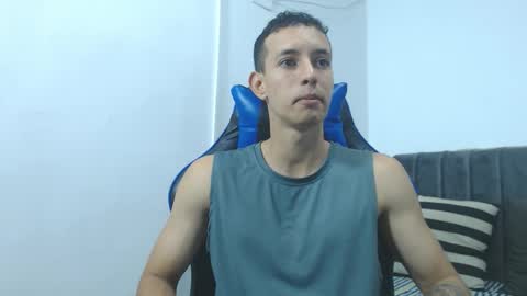 Hi guys im new 3 online show from December 4, 12:42 am