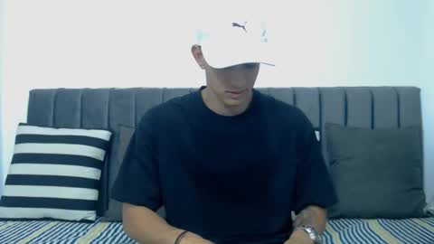 Hi guys im new 3 online show from February 3, 12:31 am