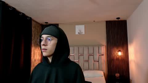 james_adamss_ online show from February 11, 12:21 pm