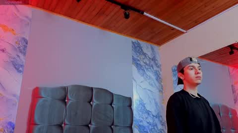 james_adamss_ online show from April 17, 12:41 pm