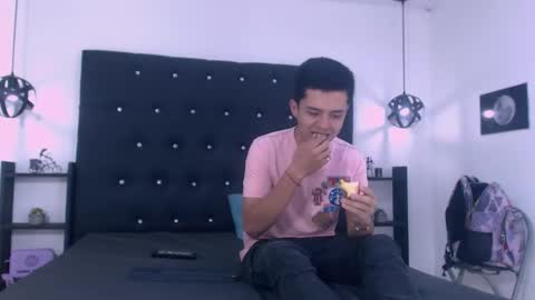 James y Kenet online show from February 1, 3:32 pm