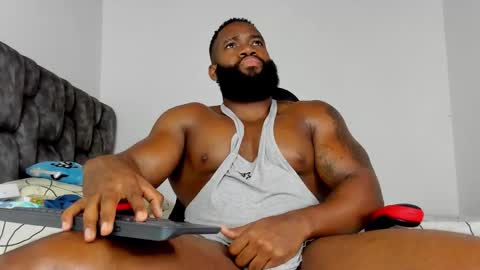 Snapshot of james_bbcmuscle chatting on February 3, 12:09 am James BBC online show from February 3, 12:09 am