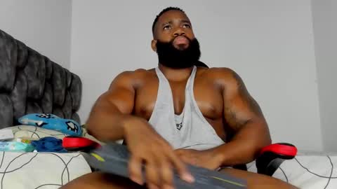 Snapshot of james_bbcmuscle chatting on February 3, 2:53 am James BBC online show from February 3, 2:53 am